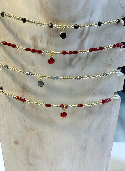 Collar Bolitas Burdeos