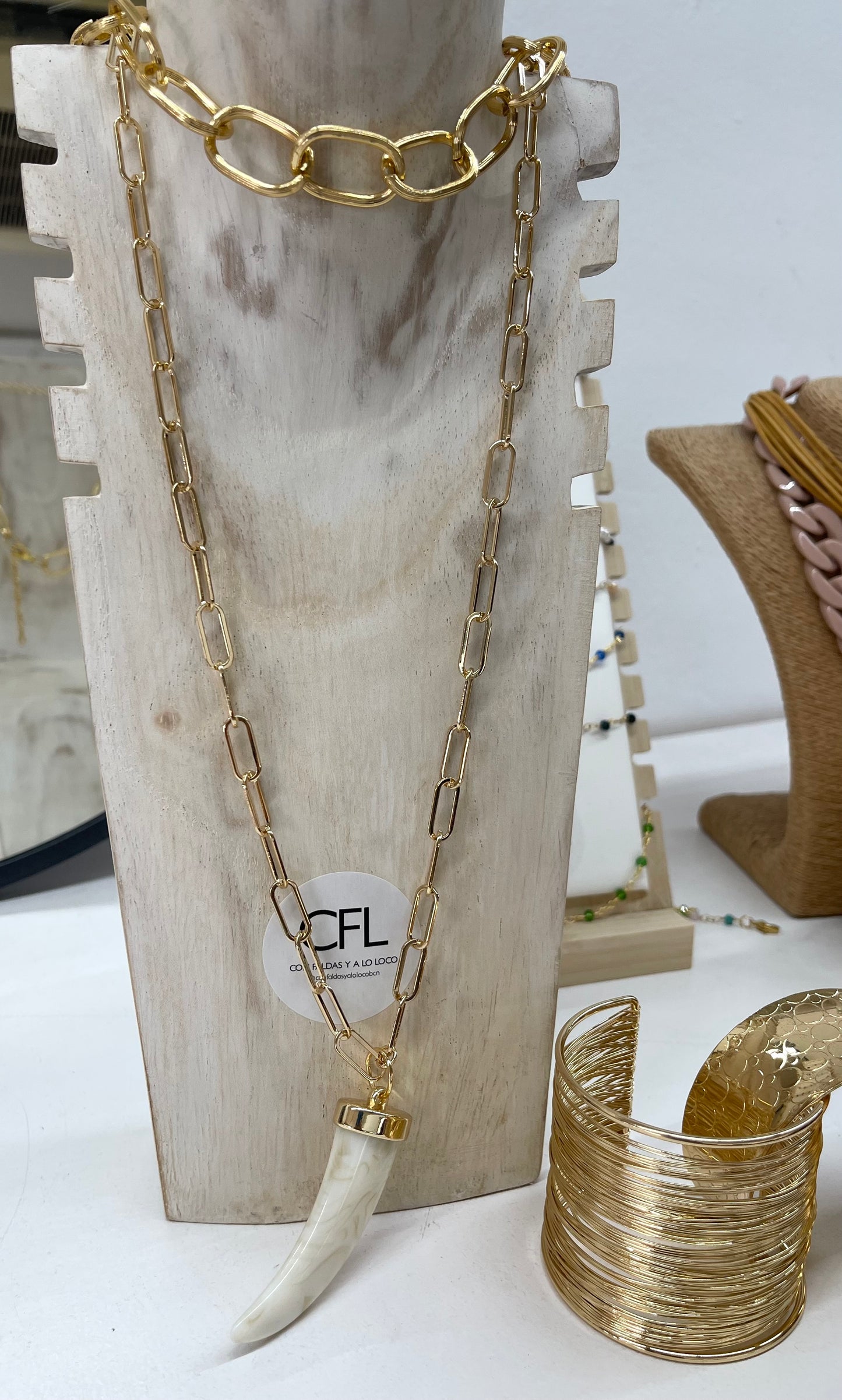 Collar Cuerno Claro