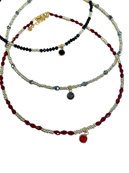 Collar Bolitas Burdeos